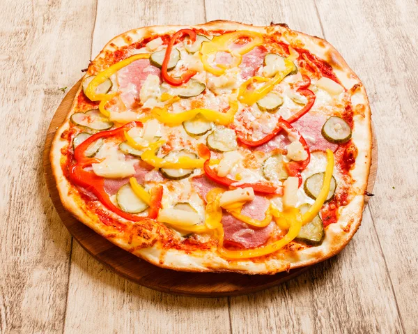 Pizza with vegetables — Stock Photo, Image