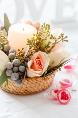 Çiçek ve mum dekorasyon