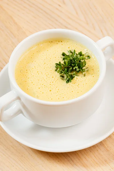 Sopa de creme na tigela — Fotografia de Stock