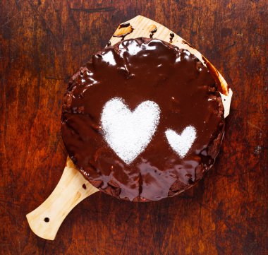 Kalpleri ile çikolatalı kek