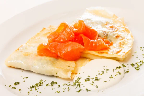 Pannkakor med lax — Stockfoto