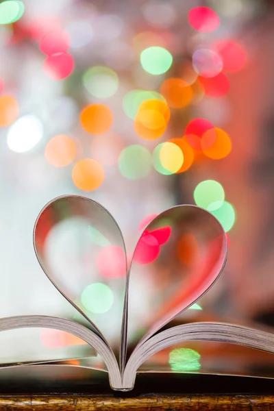 Coeur de pages de livre — Photo