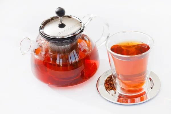 Μαύρο τσάι σε ποτήρι — Φωτογραφία Αρχείου