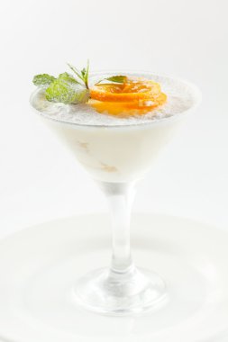 Tiramisu portakal ile