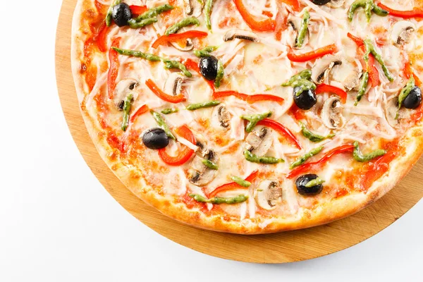Pizza isolada no branco — Fotografia de Stock