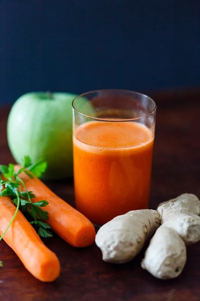 Friska morot smoothie — Stockfoto