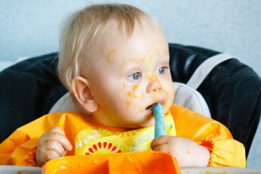 erkek bebek yeme