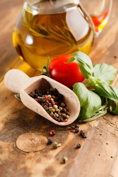 Épices aux herbes et tomates — Photo