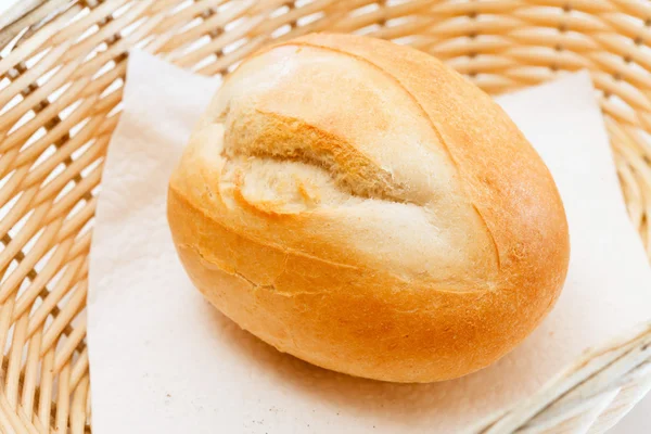 枝編み細工品バスケットのパン — ストック写真