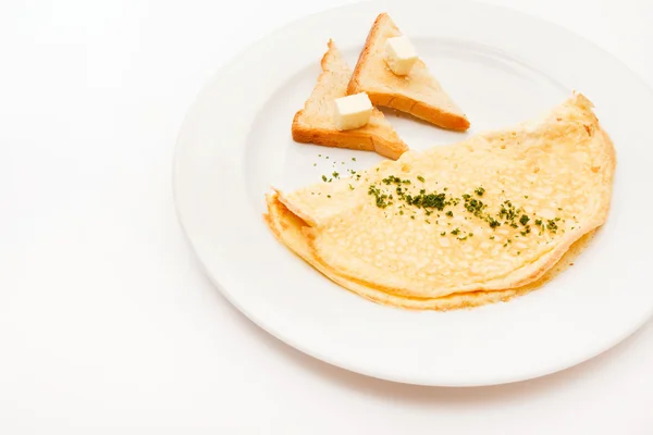 Omelette with toast — Stock Photo, Image