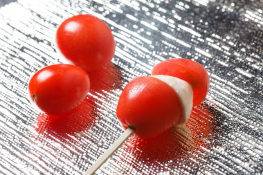 Kiraz domates Mozzarella peyniri ile