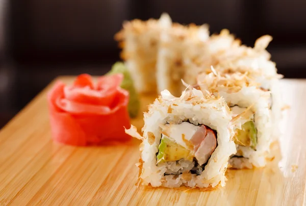 Sushi auf Holzbrett — Stockfoto