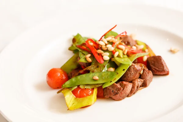 Carne de bovino com legumes — Fotografia de Stock