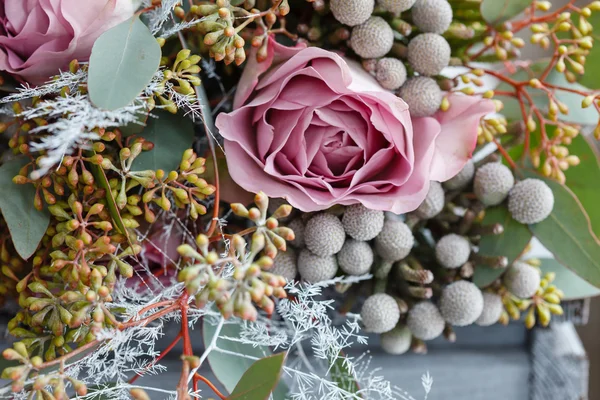 Bouquet romantique aux roses roses — Photo