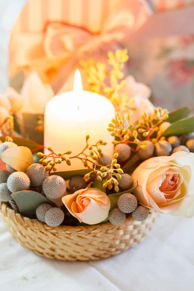 Декорации цветов и свечей — стоковое фото