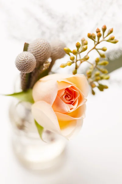 Jolies fleurs et rose — Photo