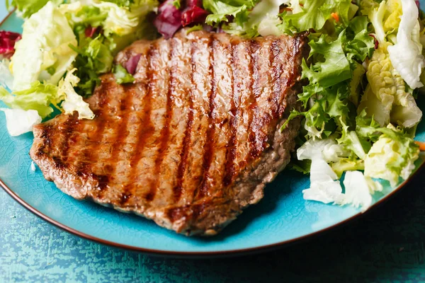Roasted steak with salad — Stock Photo, Image