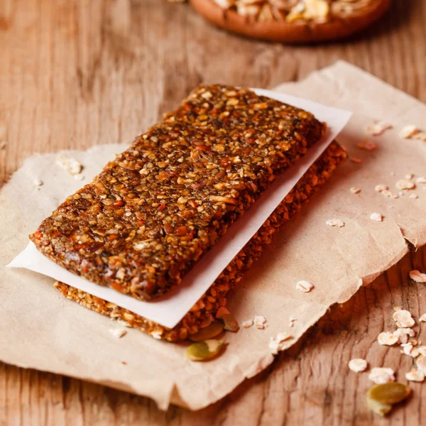 Muesli bar met gedroogde vruchten — Stockfoto