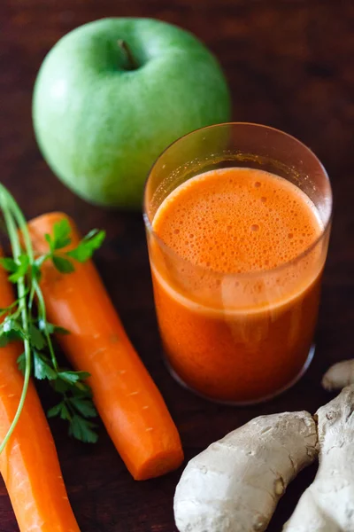 Gesunder Karotten-Smoothie — Stockfoto