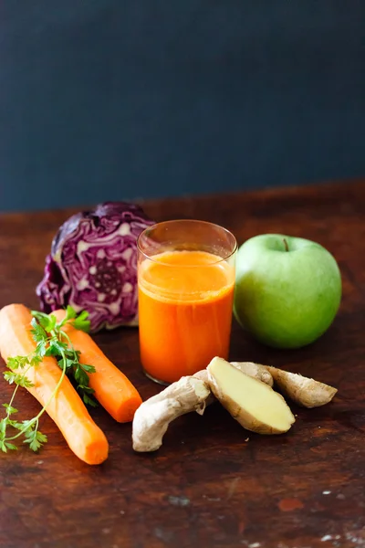 Gesunder Karotten-Smoothie — Stockfoto