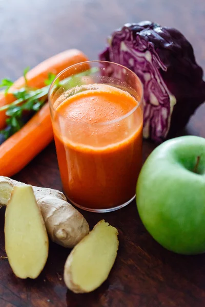 Healthy carrot smoothie — Stock Photo, Image
