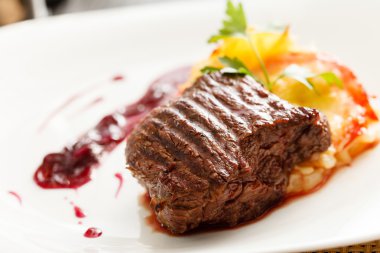 Patates ve sause biftek