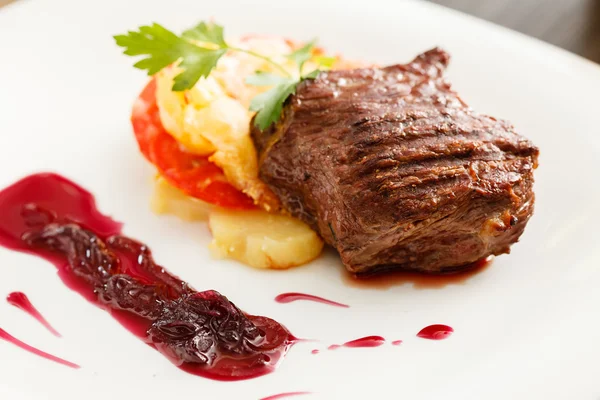 Steak with potatoes and sause — Stock Photo, Image