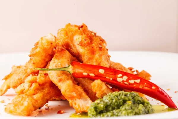 Tempura-Huhn auf dem Teller — Stockfoto