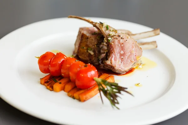 Lamb chops whith sauce — Stock Photo, Image