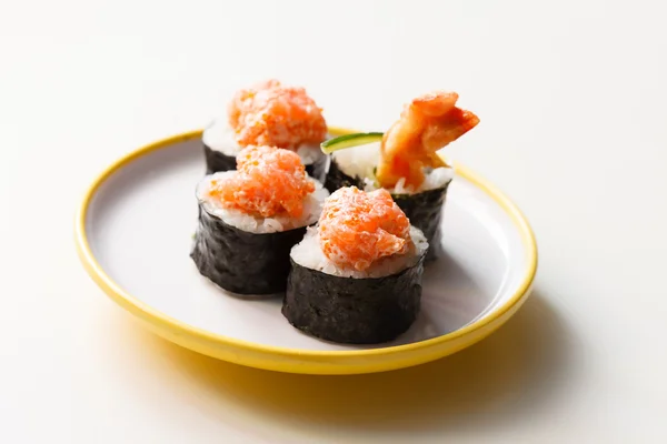 Savoureux sushi sur assiette — Photo