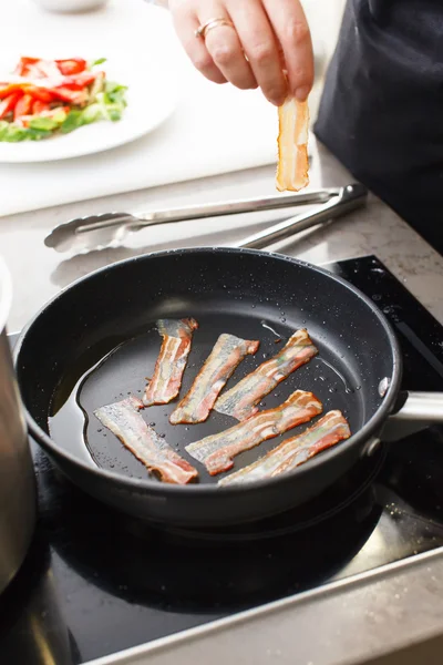 Cooking bacon strips — Stock Photo, Image