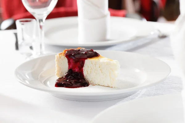 Cheesecake met jam — Stockfoto