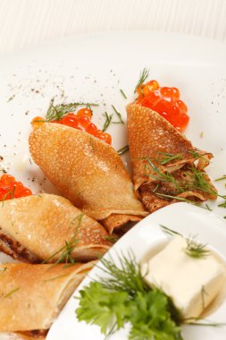 Kırmızı havyarlı gözleme.