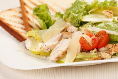 taze Sezar salatası