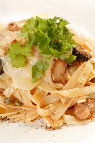 Smakelijke pasta met vlees — Stockfoto