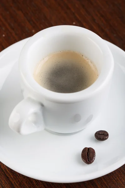 Kopp kaffe med bönor — Stockfoto