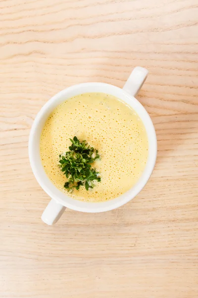 Sopa de creme na tigela — Fotografia de Stock