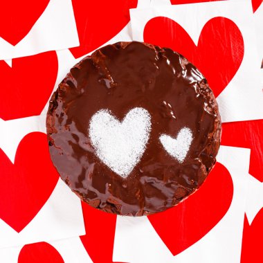 Kalpleri ile çikolatalı kek