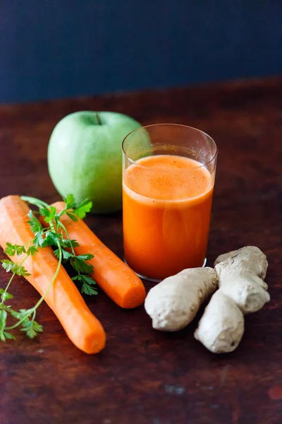 Hälsosam grönsak smoothie — Stockfoto