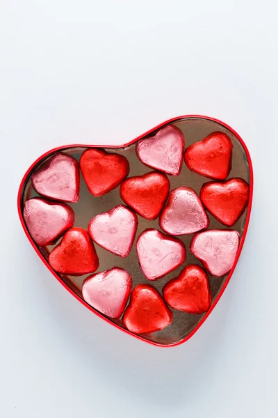 Caixa de coração com balas de coração — Fotografia de Stock