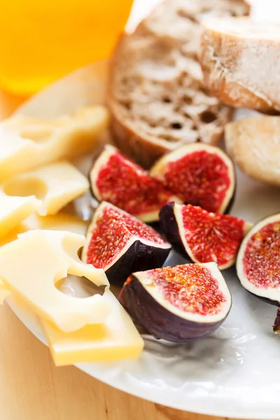 Appetizer with cheese and figs — Stock Photo, Image