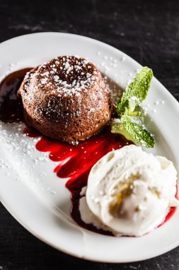 Dondurmalı çikolatalı pasta.