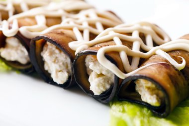 Mayonezli patlıcan böreği