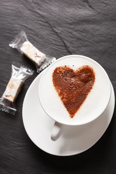 Cappuccino met hart — Stockfoto