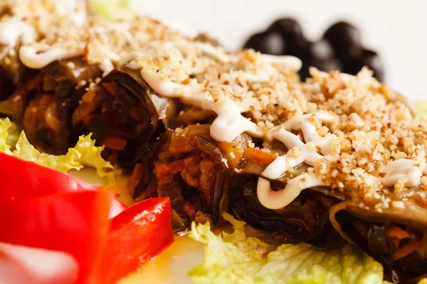 Aubergine rolletjes met mayonaise — Stockfoto