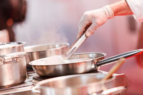 A munka a konyha Chef — Stock Fotó