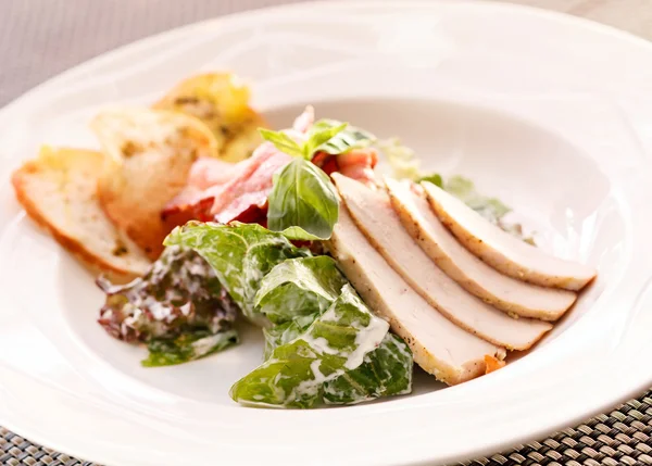 Verse caesar salade — Stockfoto