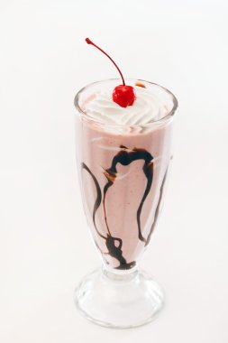 çikolata ile kiraz kokteyl