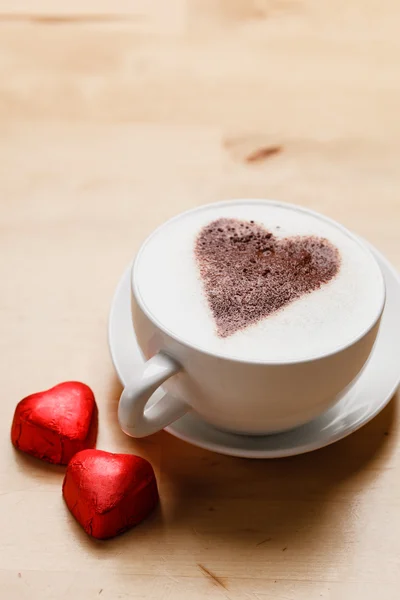 Cappuccino with heart candies — Stock Photo, Image