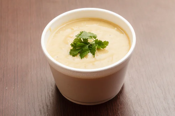 Soupe à la crème dans un bol — Photo